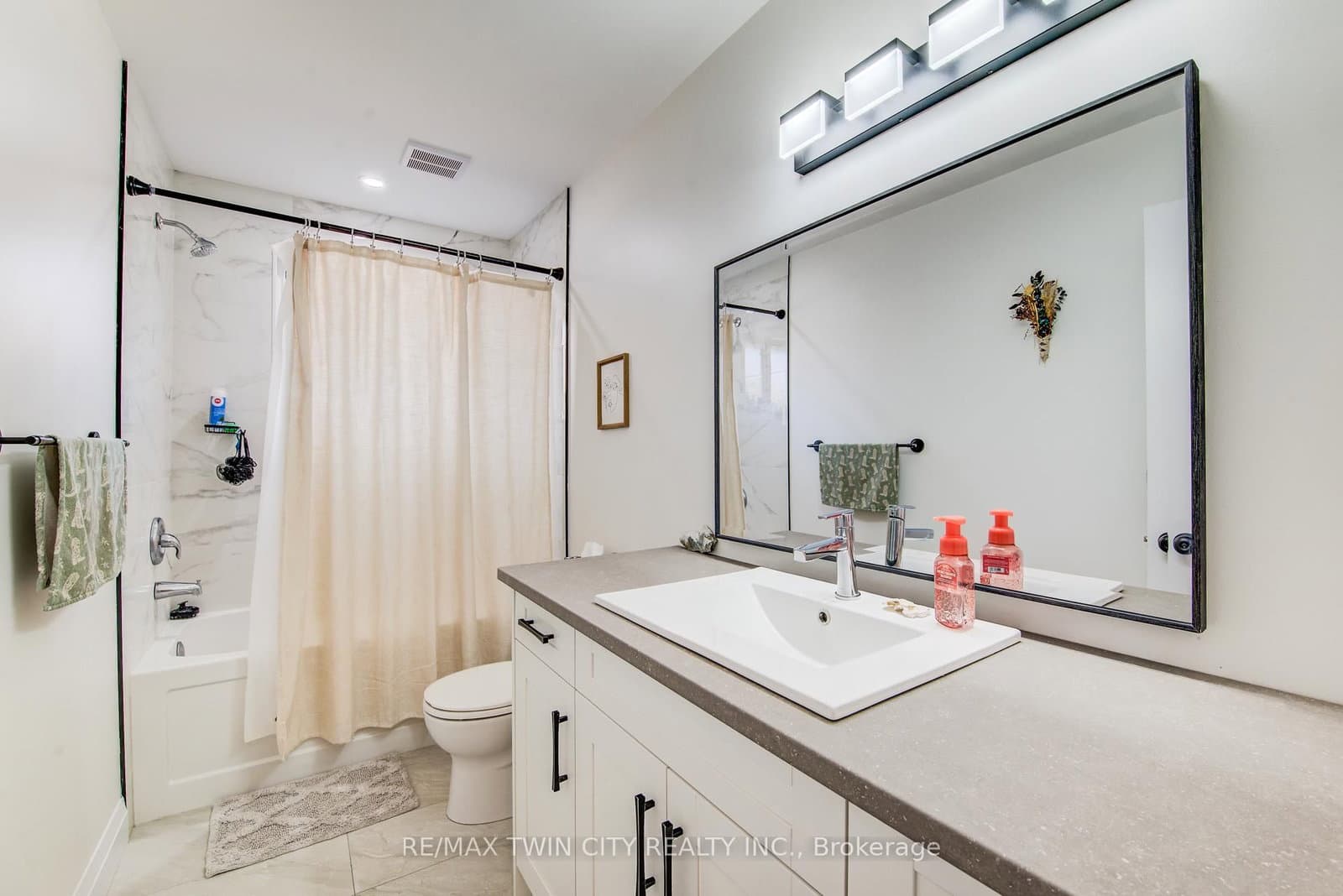 183 Dinison Crescent thumbnail 19