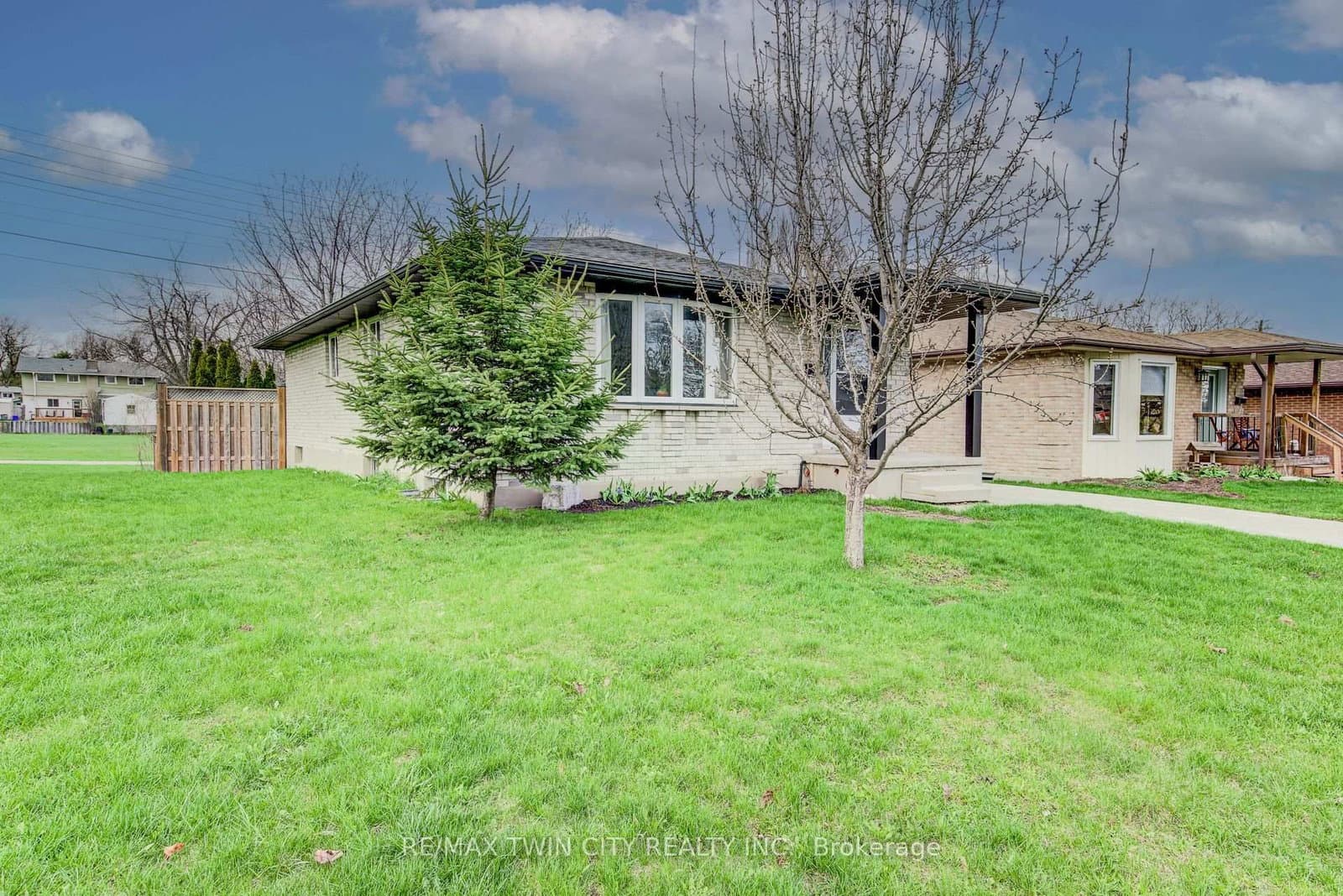 183 Dinison Crescent thumbnail 2