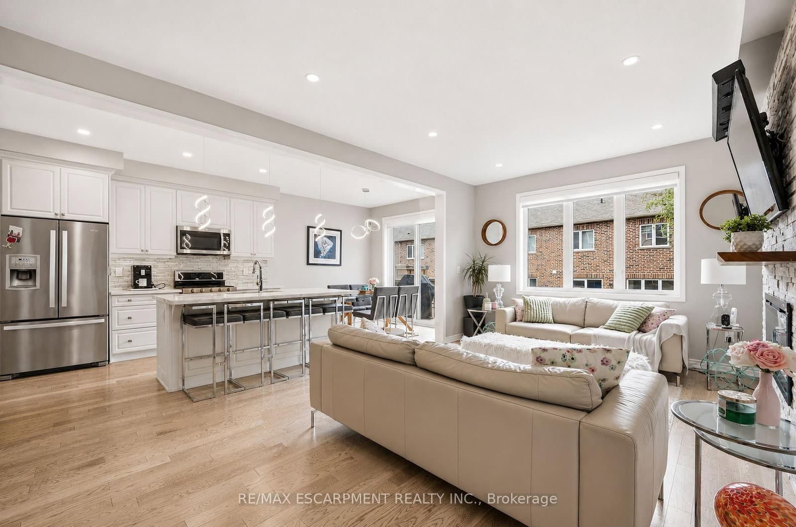 44 Stillwater Crescent thumbnail 4