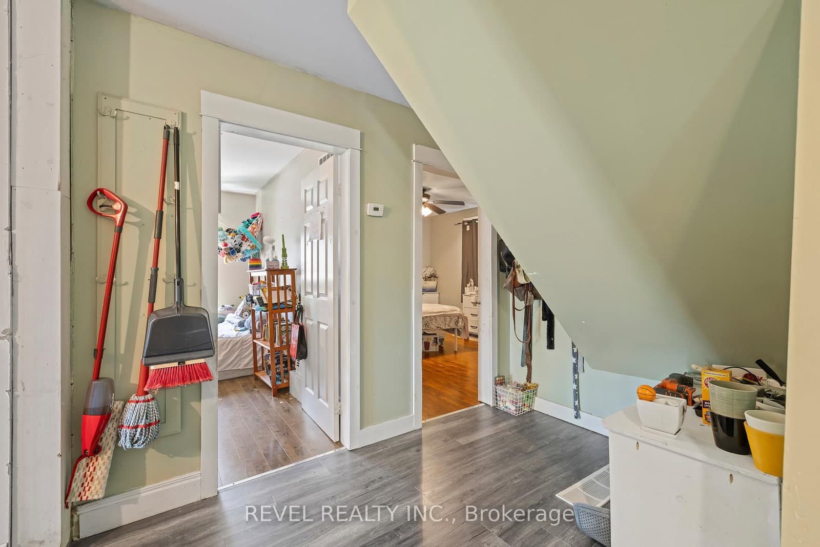 54 Chestnut Street E thumbnail 12
