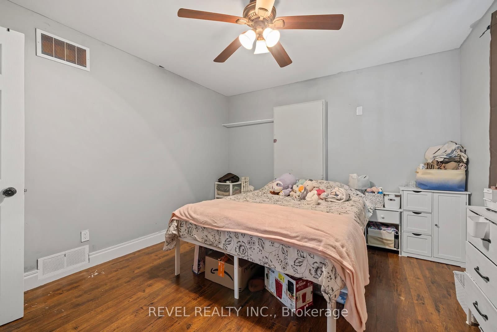 54 Chestnut Street E thumbnail 14
