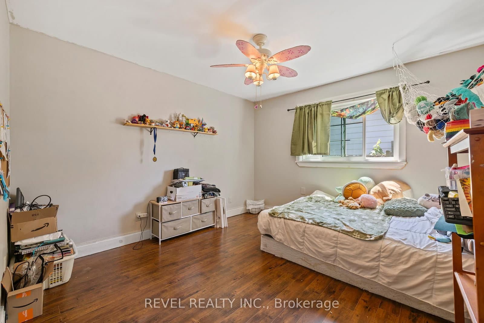 54 Chestnut Street E thumbnail 15