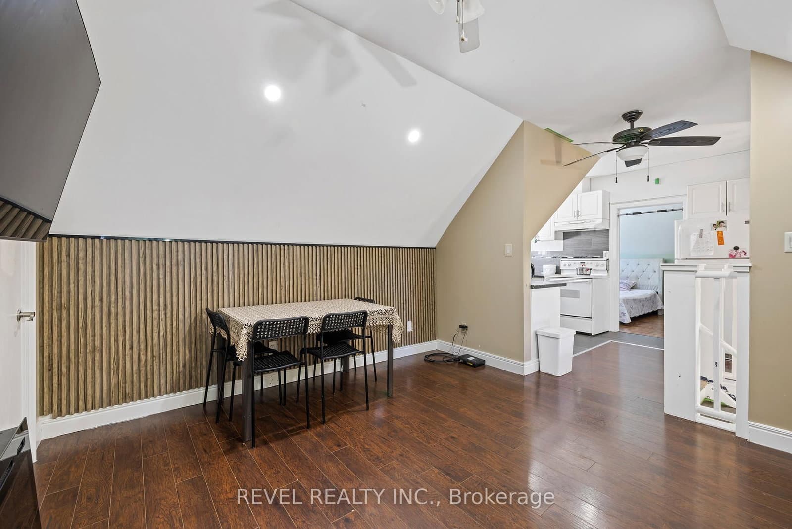 54 Chestnut Street E thumbnail 30