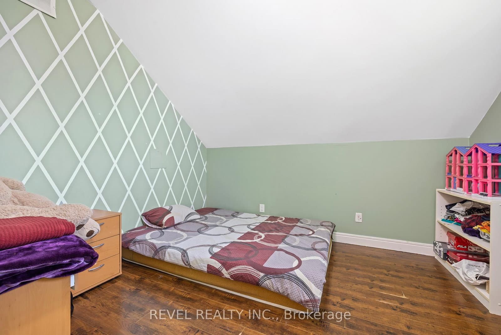 54 Chestnut Street E thumbnail 35