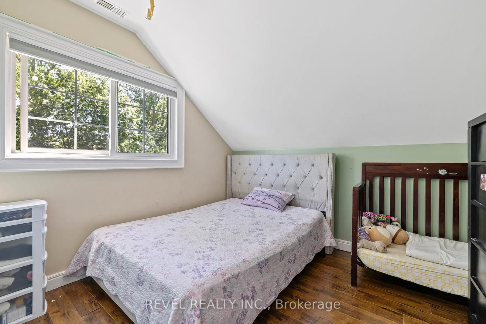 54 Chestnut Street E thumbnail 37
