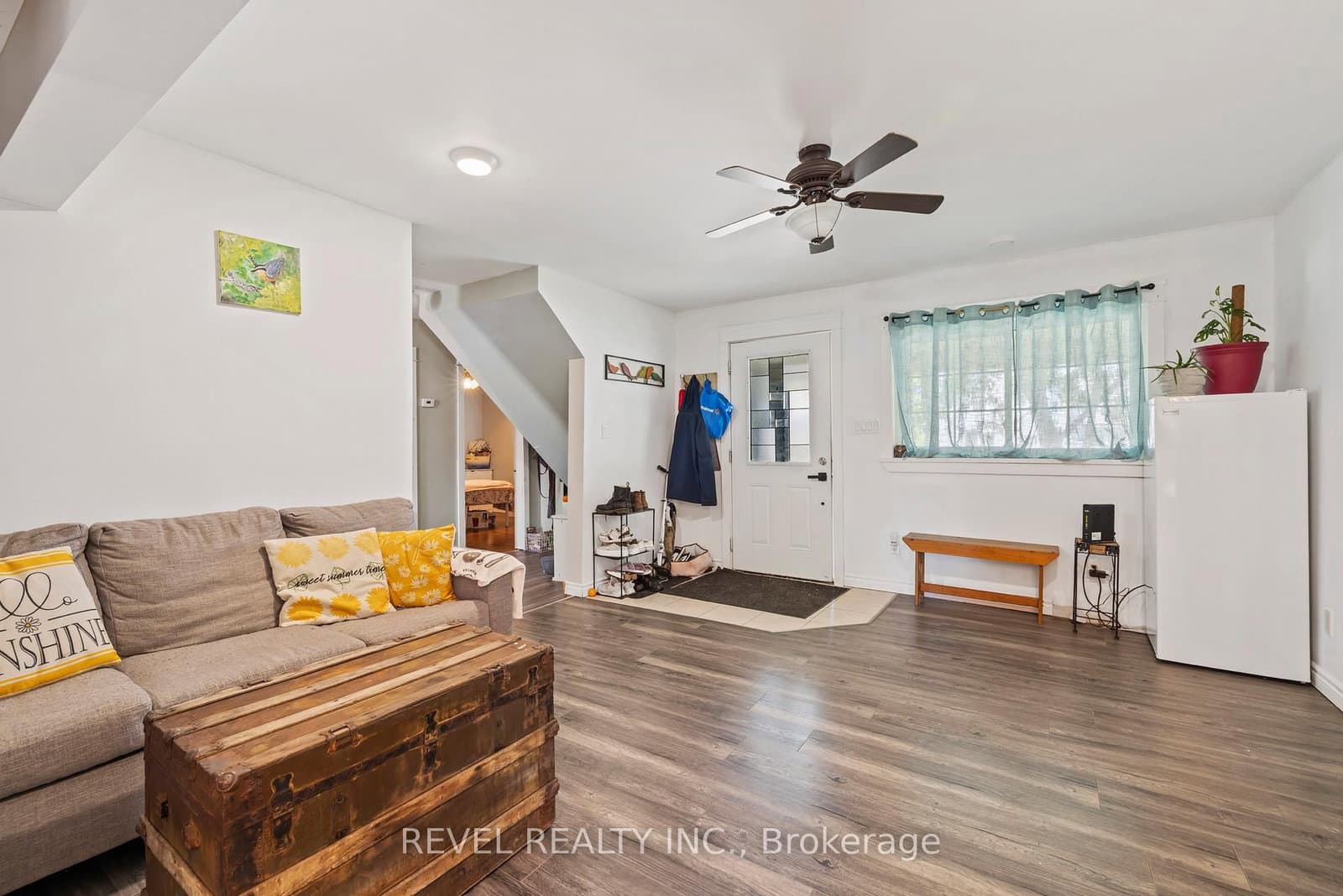 54 Chestnut Street E thumbnail 5