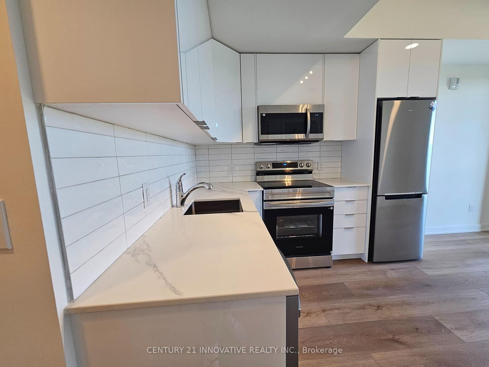 33 Erie Avenue, Unit 702 thumbnail 4