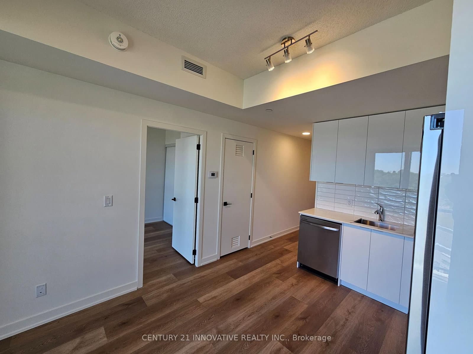 33 Erie Avenue, Unit 702 thumbnail 8
