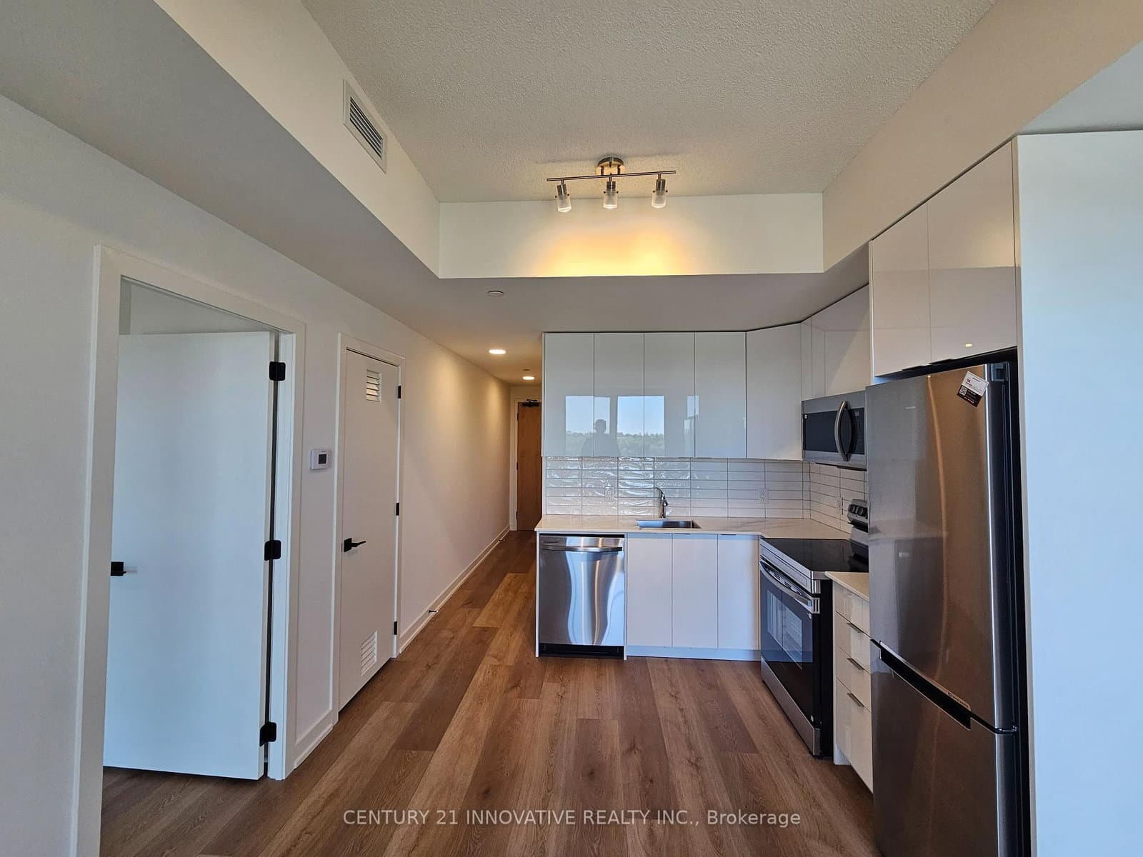 33 Erie Avenue, Unit 702 thumbnail 9