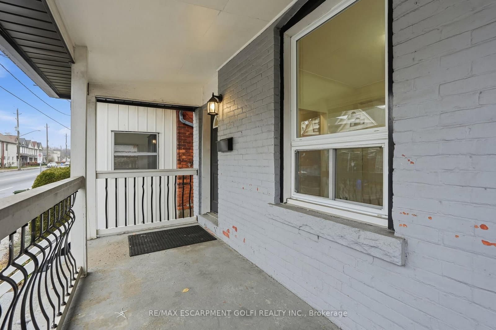 39 Burlington Street E thumbnail 3