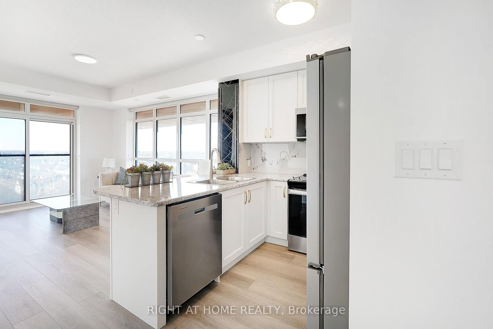 460 Dundas Street E, Unit 905 thumbnail 6