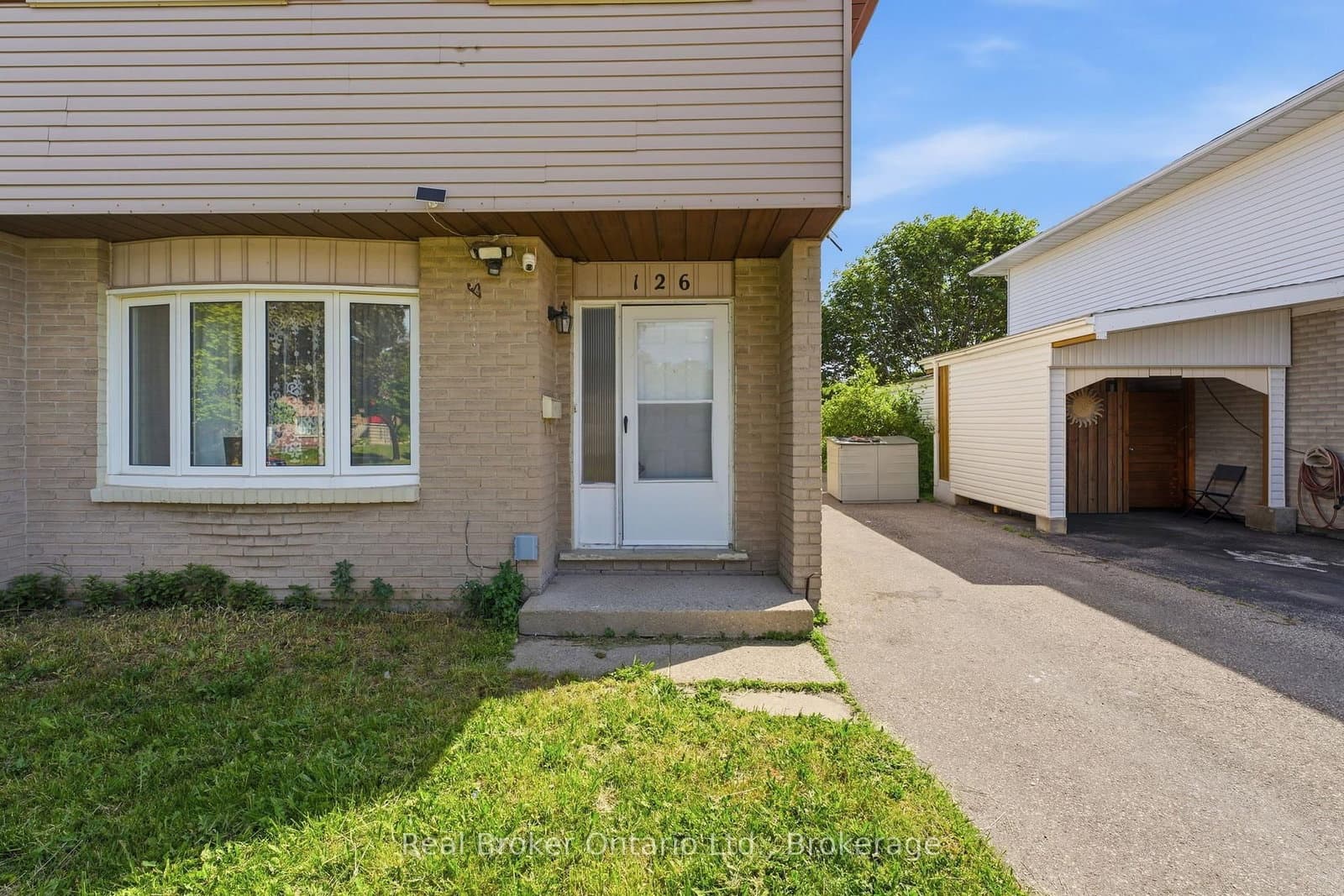 126 Dinison Crescent thumbnail 3
