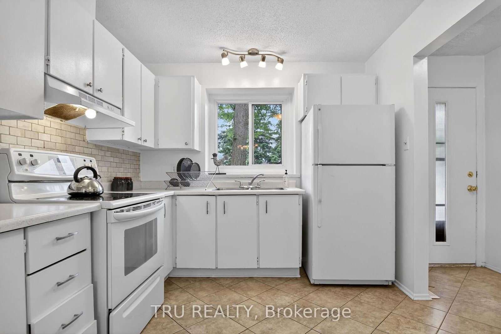 16-164 BARROW Crescent thumbnail 4