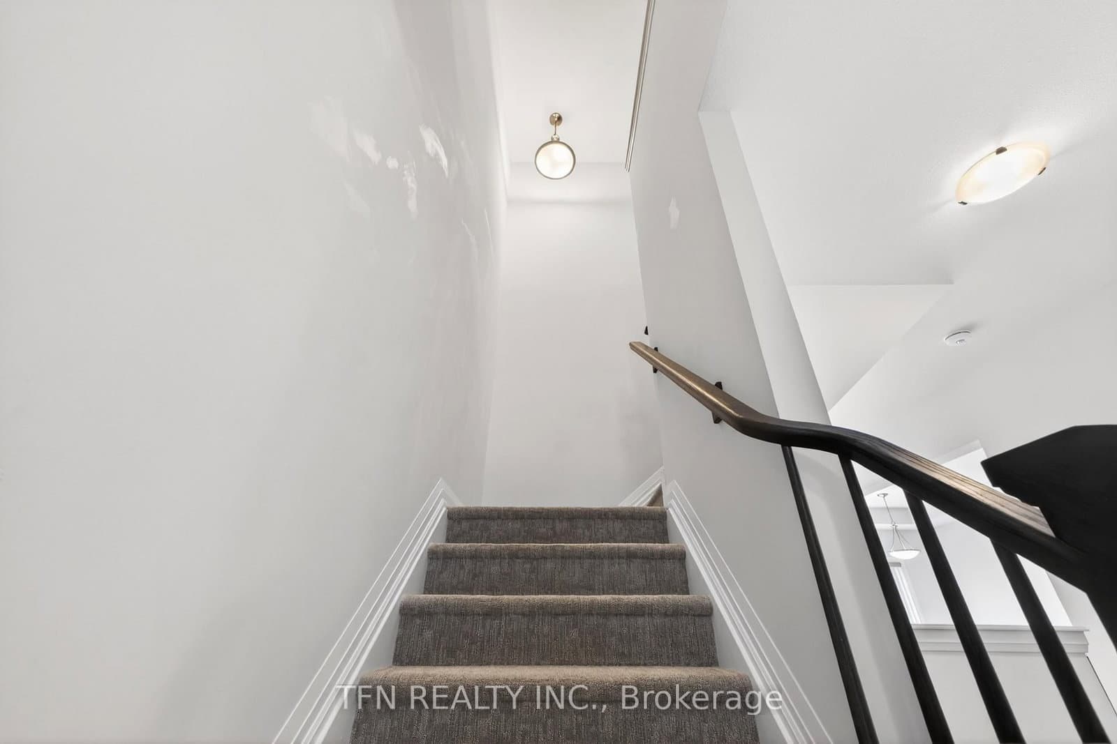 245 Bur Oak Drive thumbnail 24