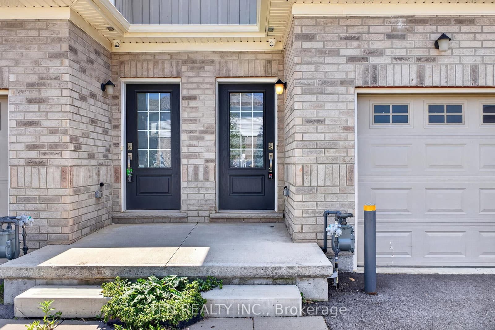 245 Bur Oak Drive thumbnail 3