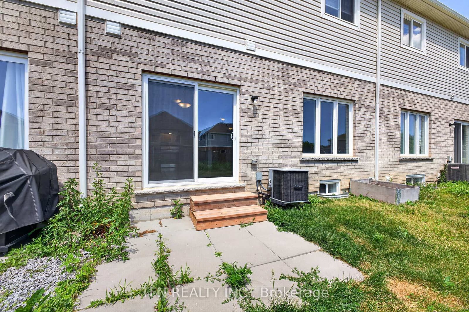 245 Bur Oak Drive thumbnail 4