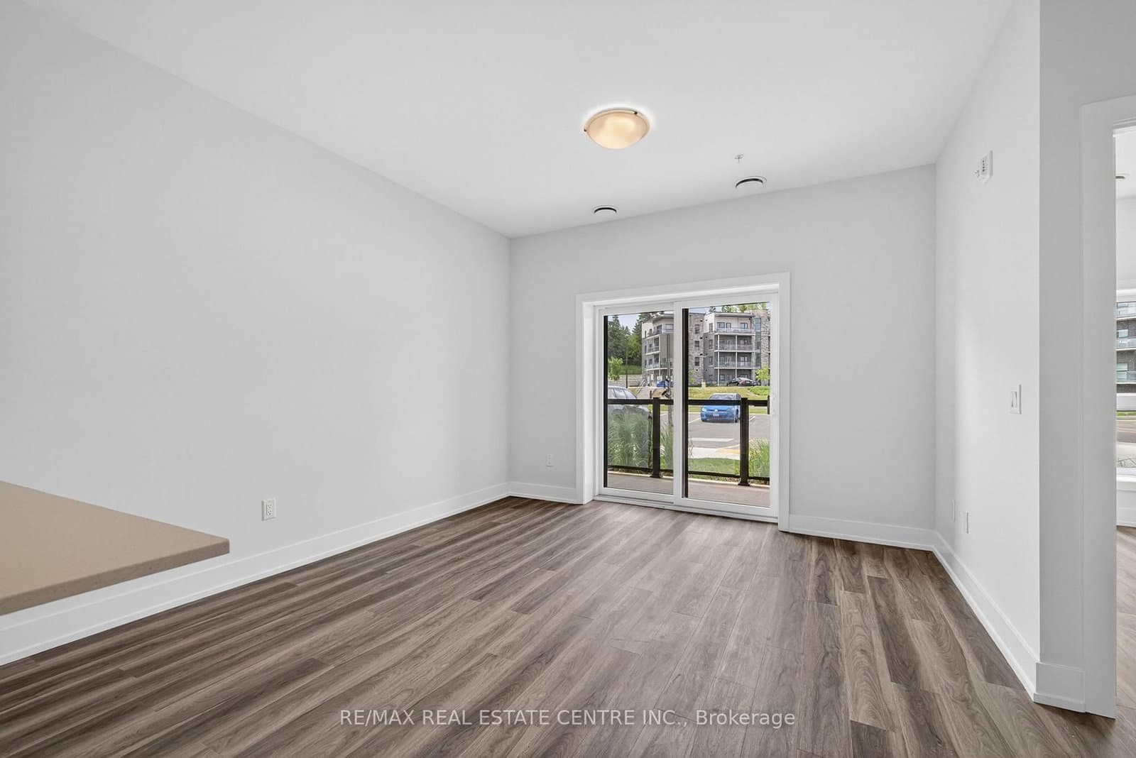 1100 Lackner Place, Unit 114 thumbnail 4