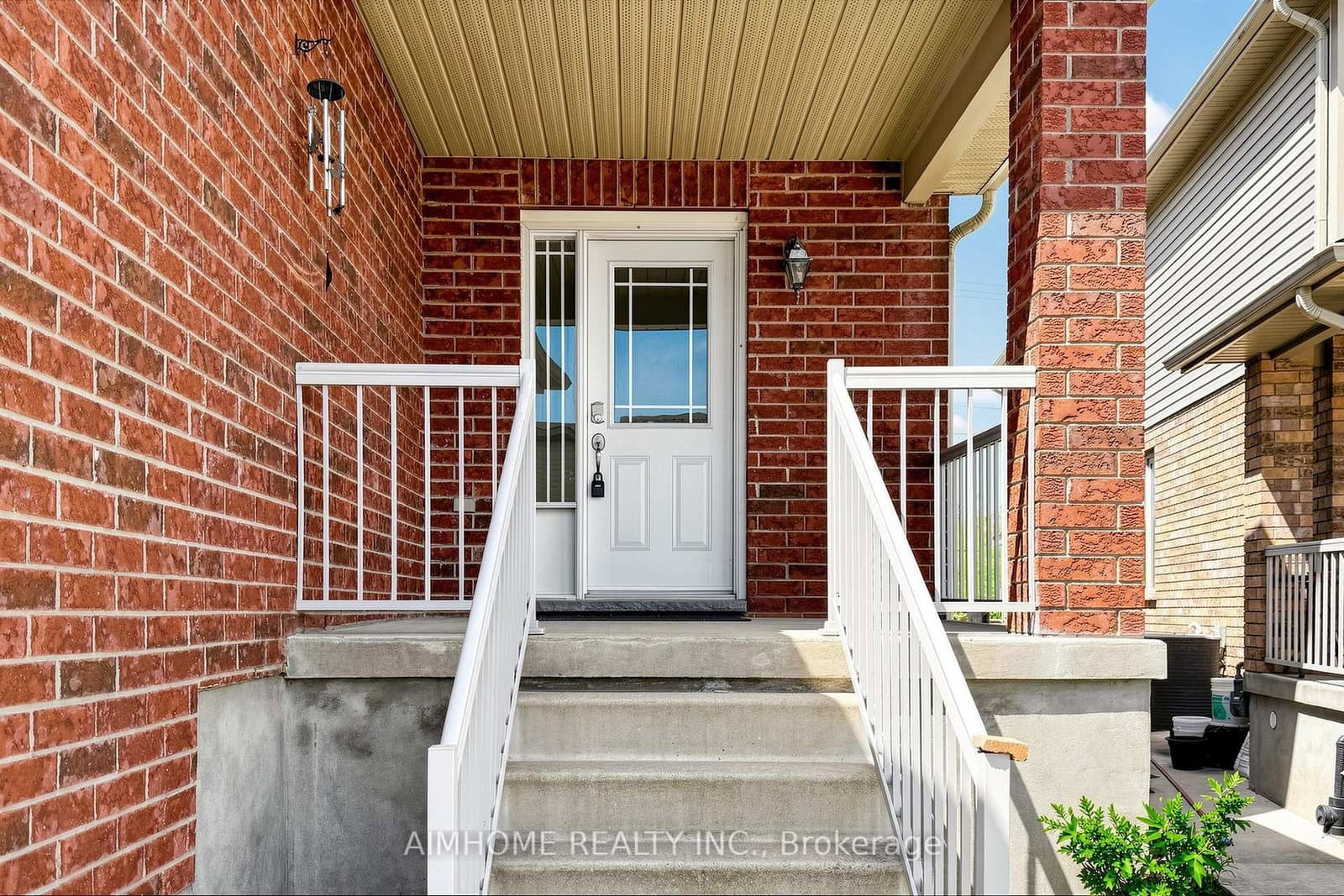 205 Huck Crescent thumbnail 2