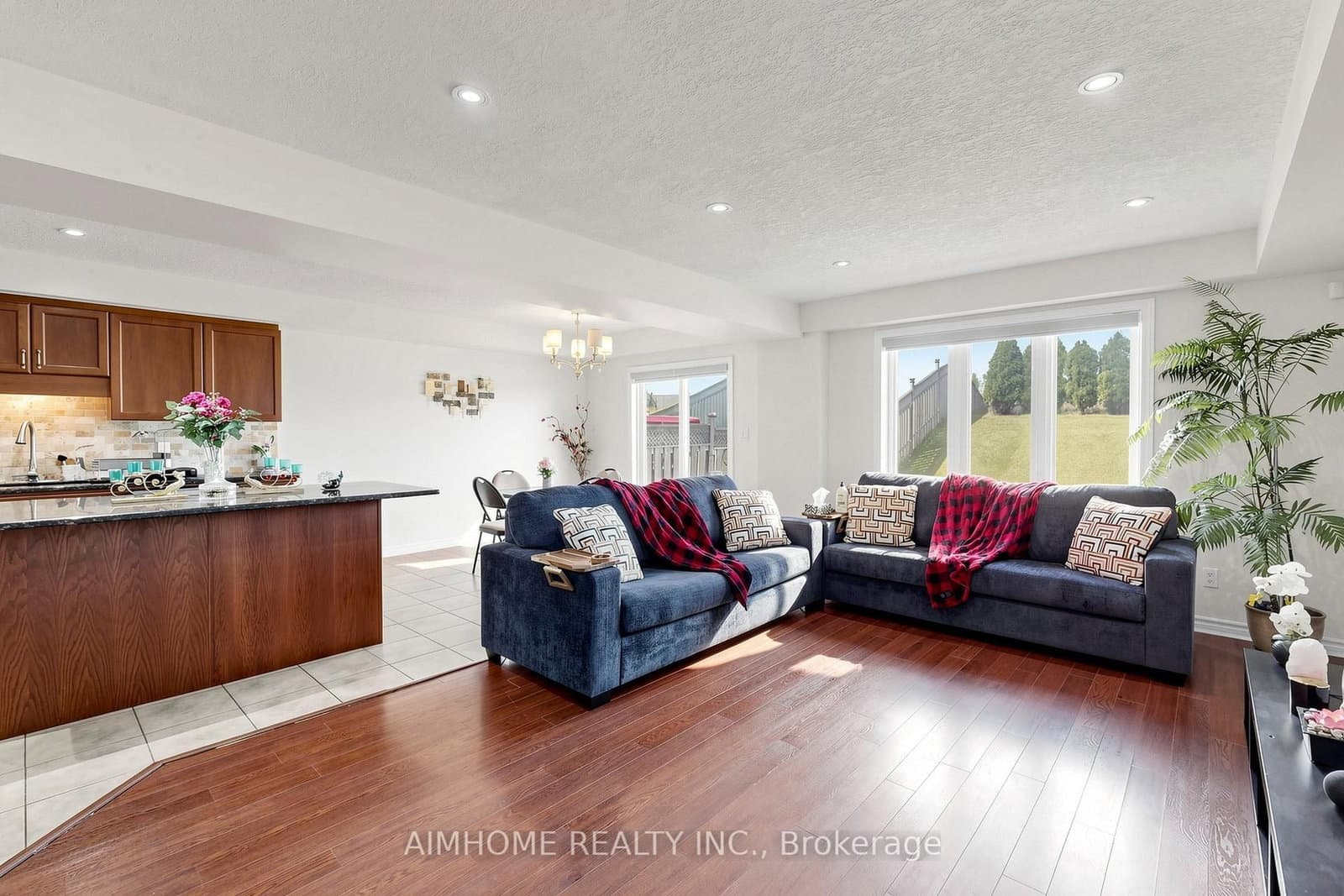 205 Huck Crescent thumbnail 4