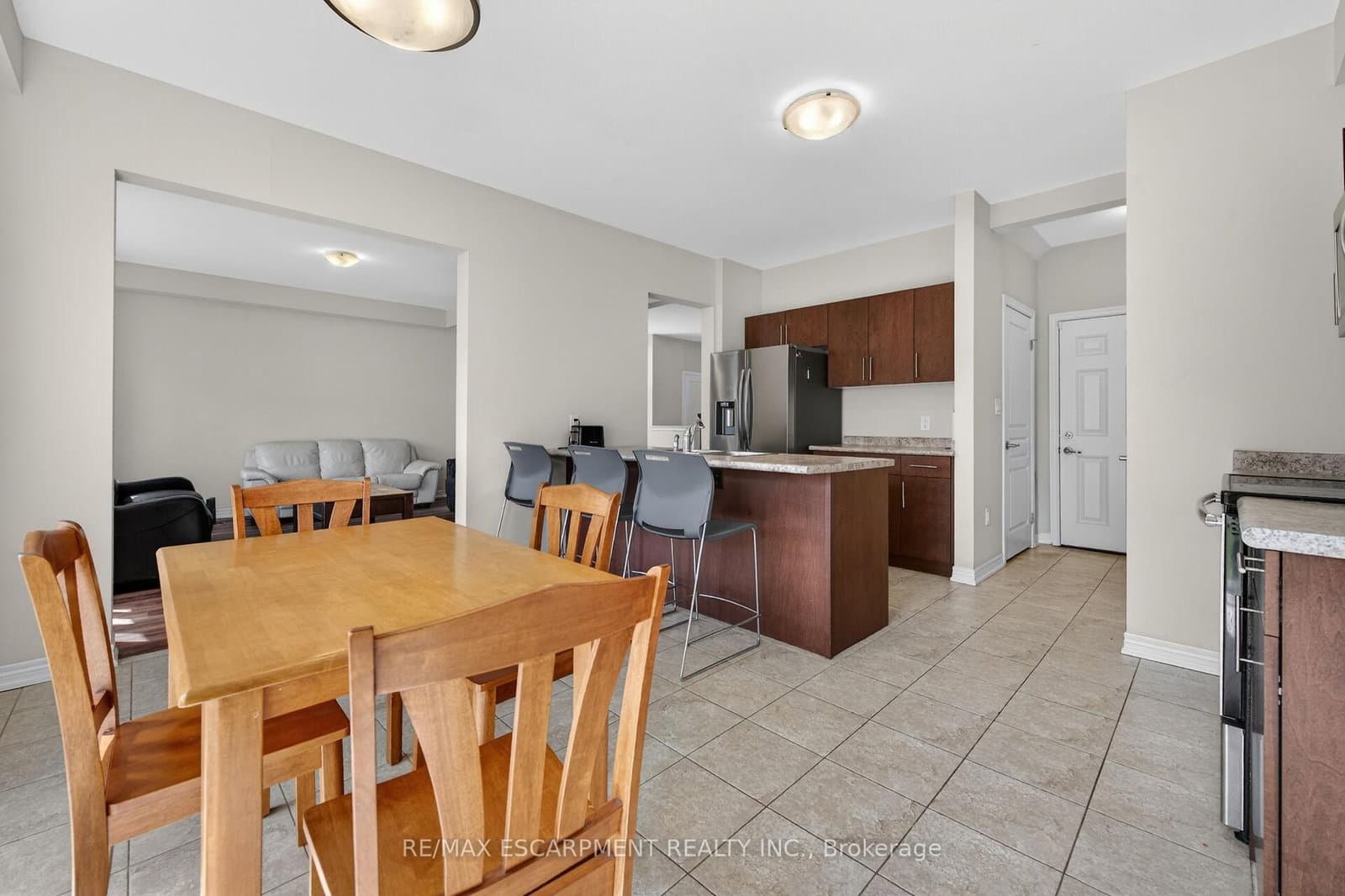 9 Winterberry Boulevard thumbnail 17