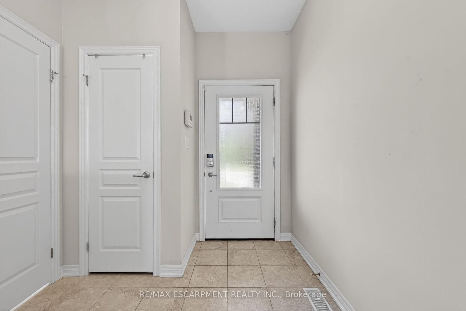 9 Winterberry Boulevard thumbnail 3