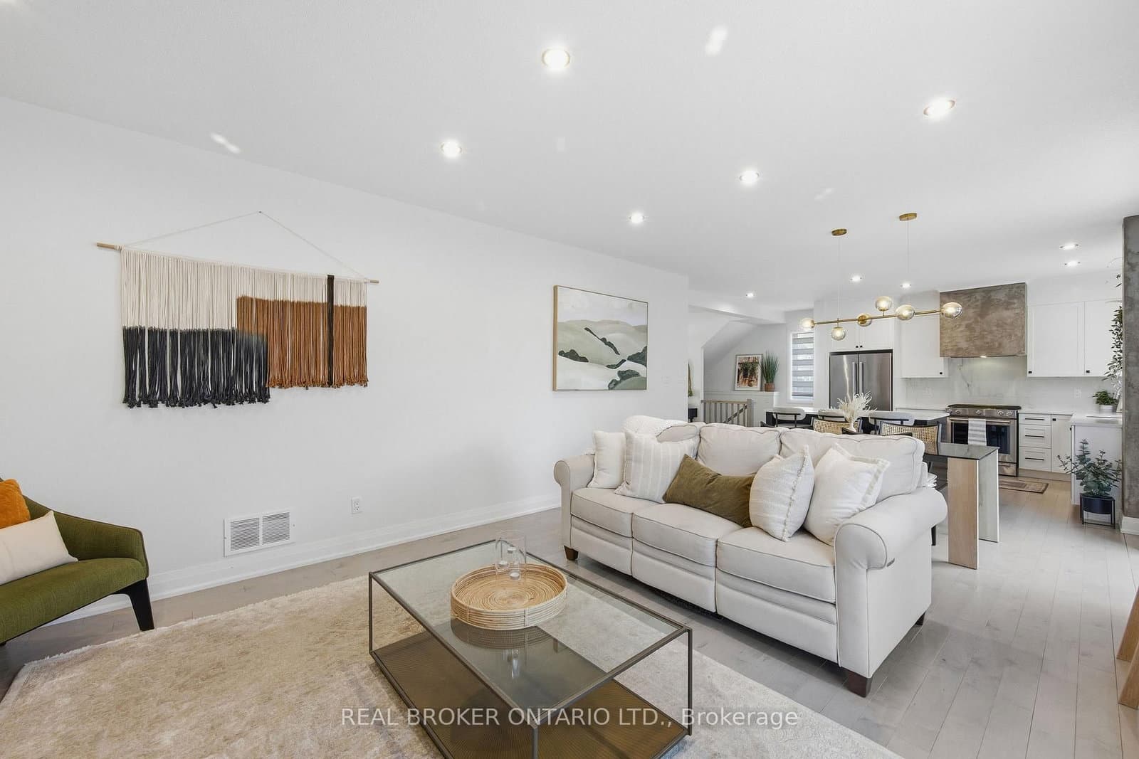 358 Lamarche Avenue thumbnail 15