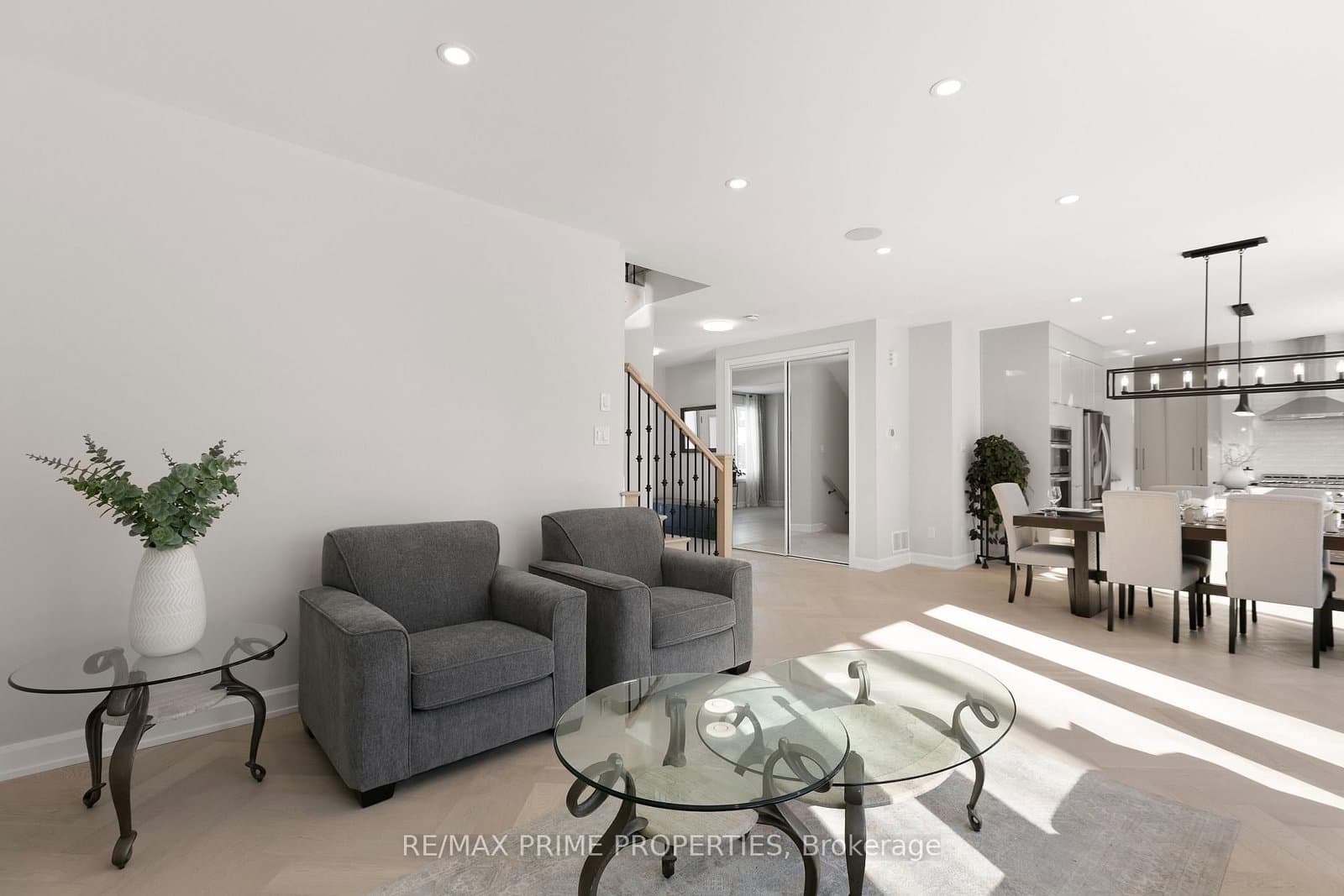 820 MERCIER Crescent thumbnail 10