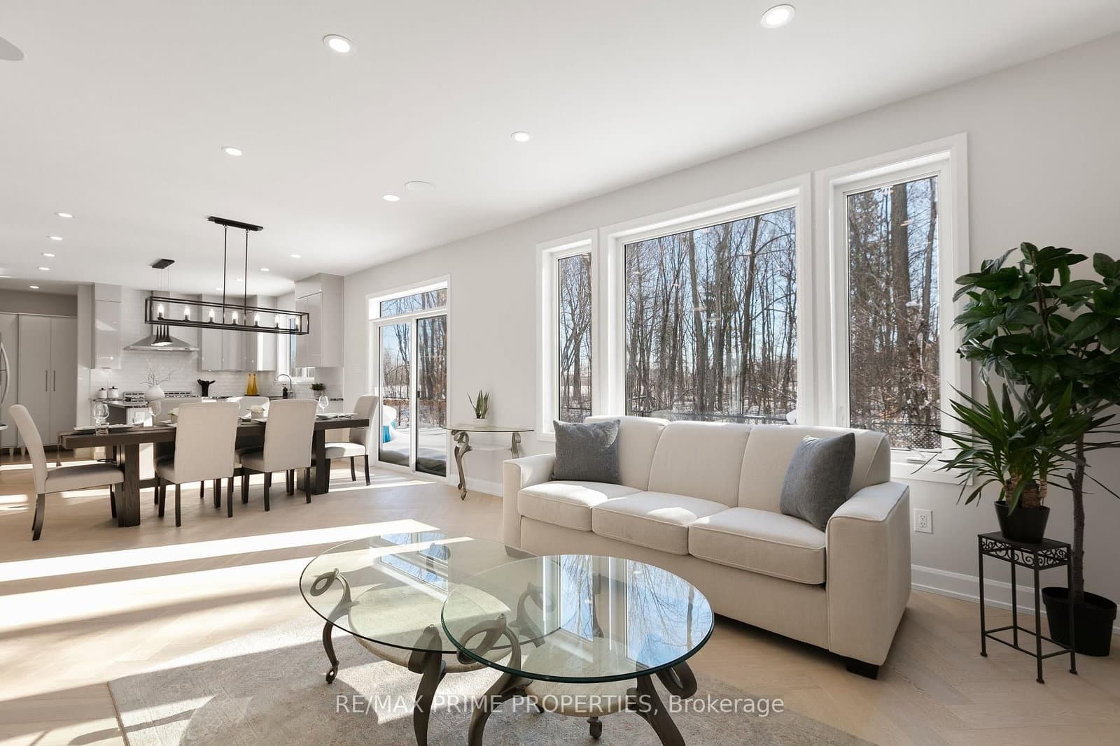 820 MERCIER Crescent thumbnail 11