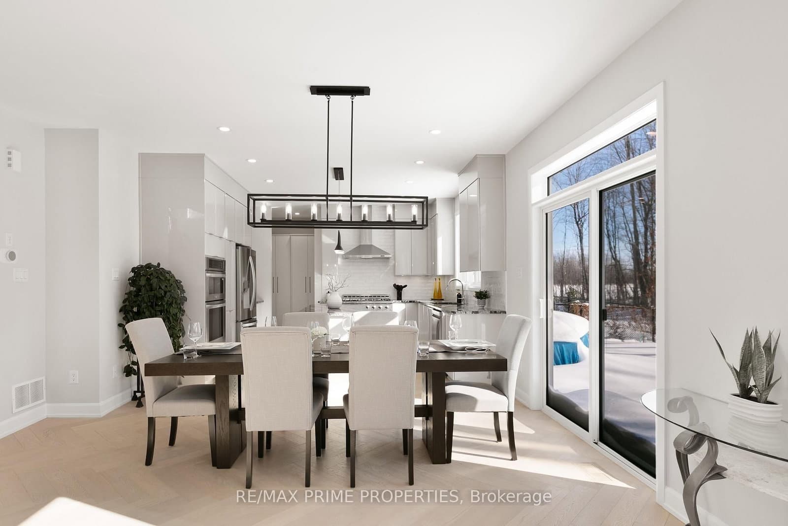 820 MERCIER Crescent thumbnail 12