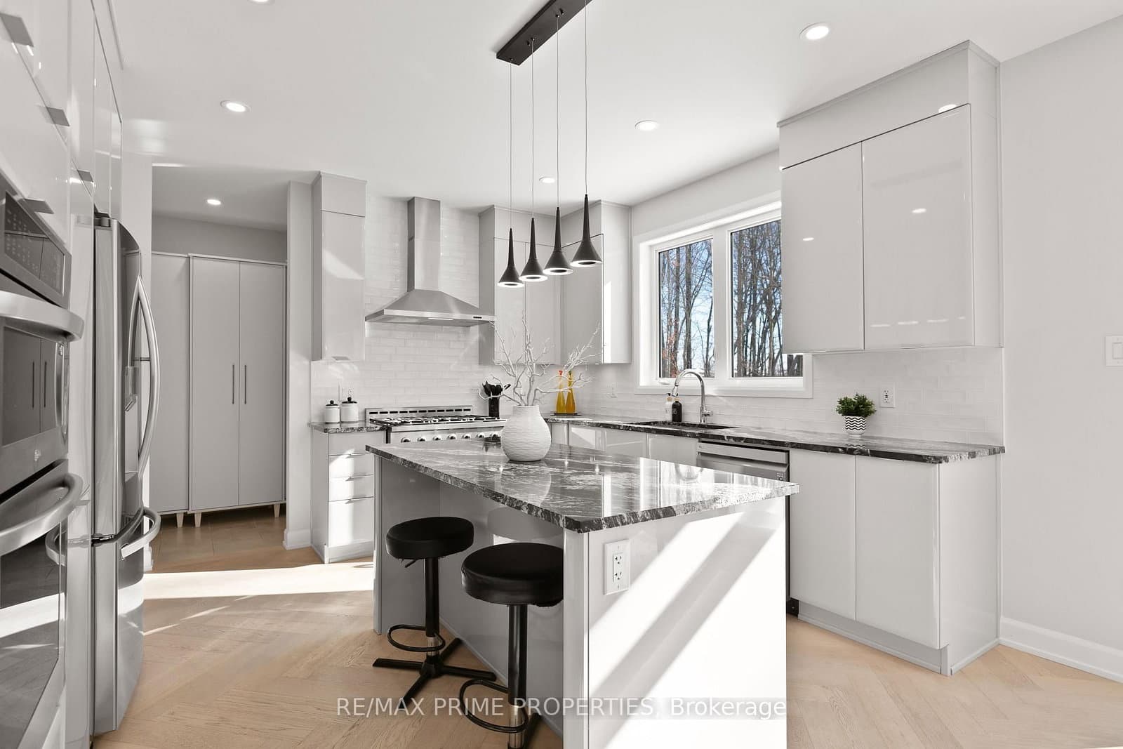 820 MERCIER Crescent thumbnail 15