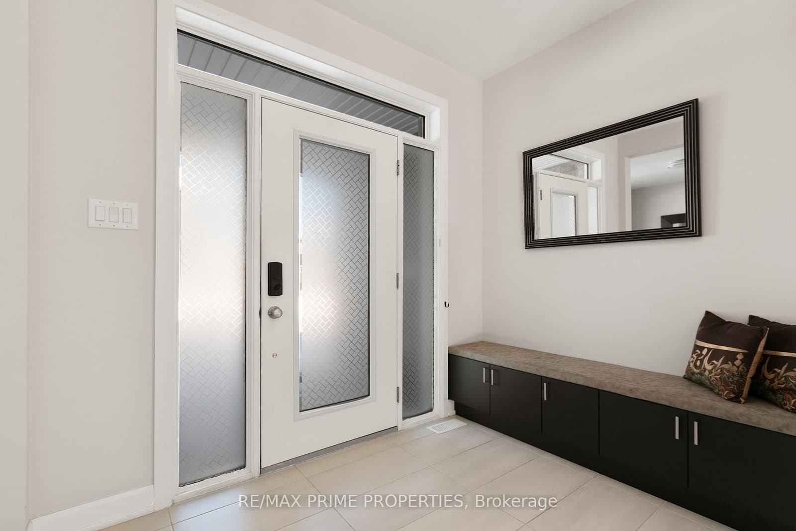 820 MERCIER Crescent thumbnail 2