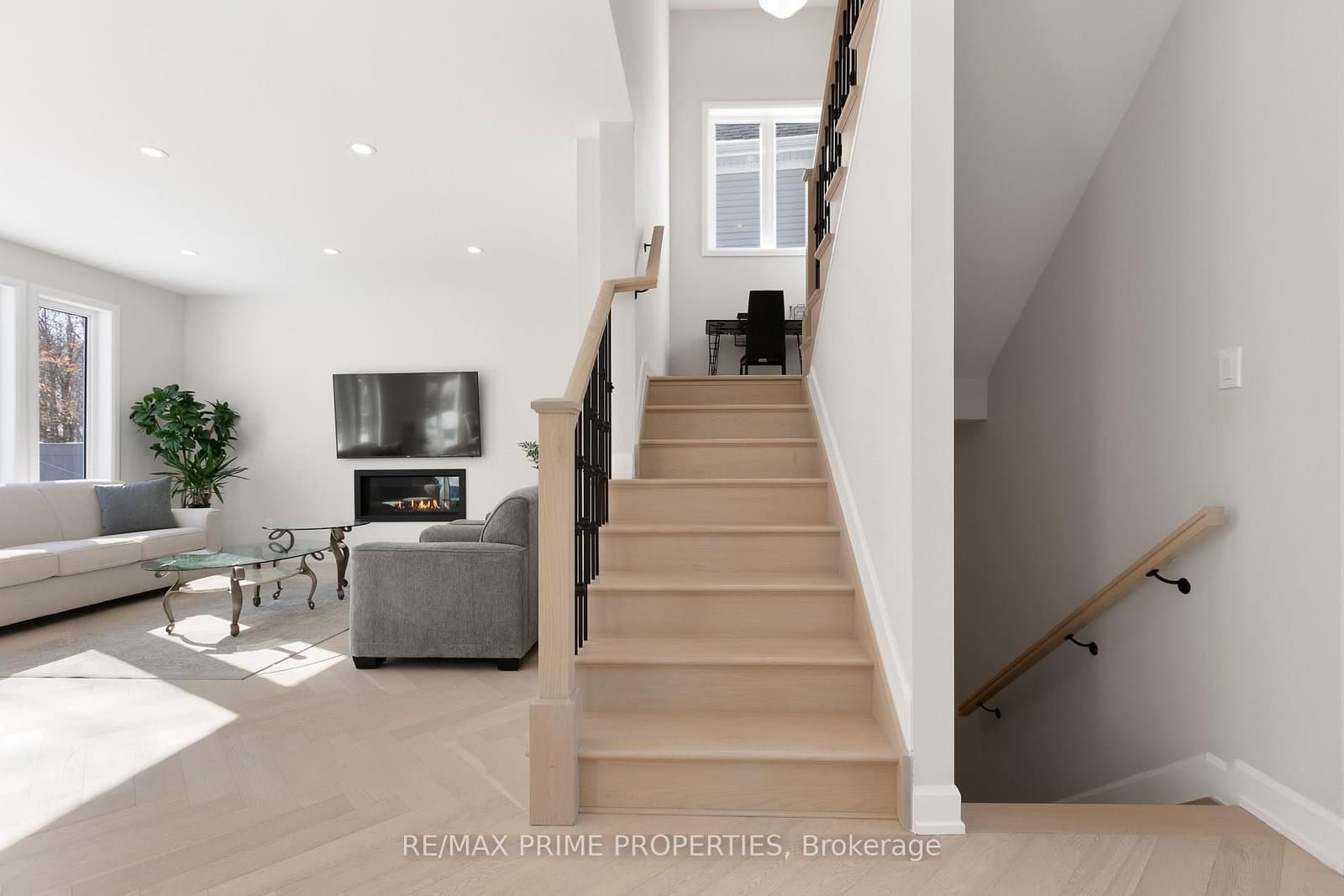 820 MERCIER Crescent thumbnail 22