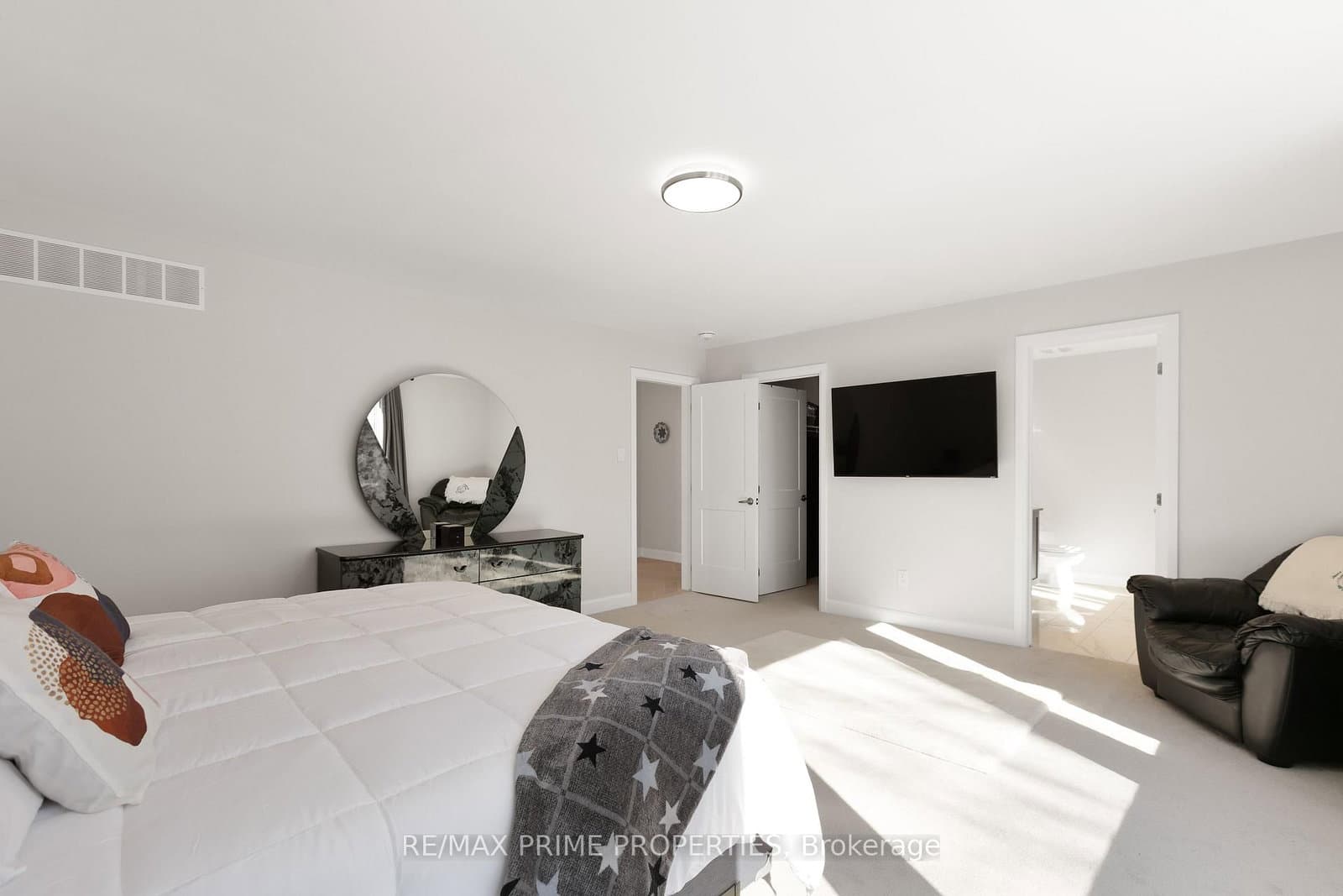 820 MERCIER Crescent thumbnail 25