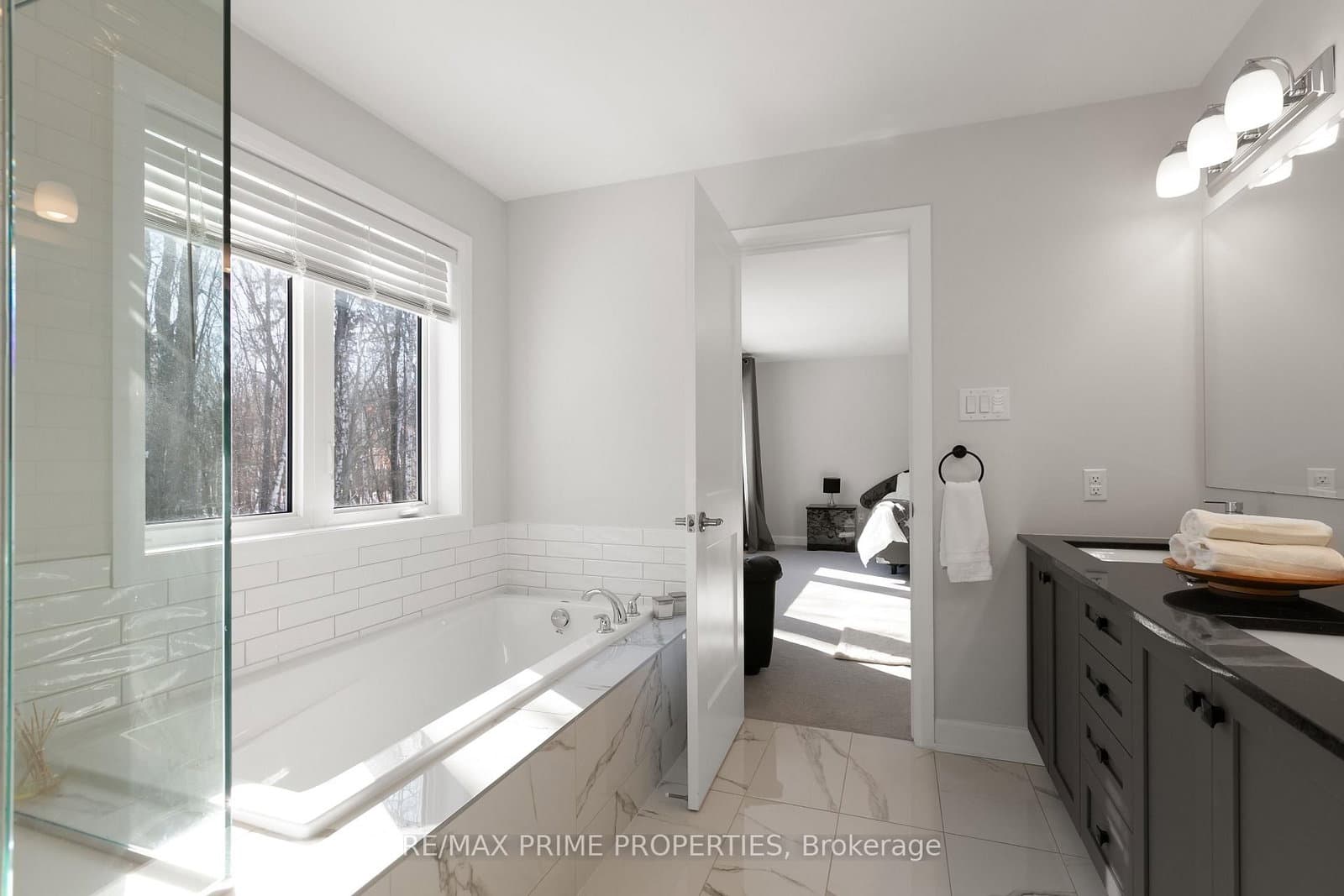 820 MERCIER Crescent thumbnail 27