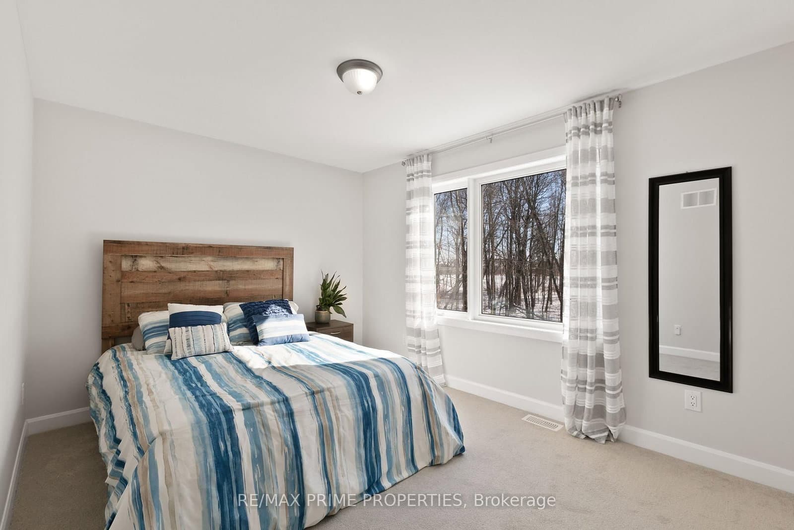 820 MERCIER Crescent thumbnail 28