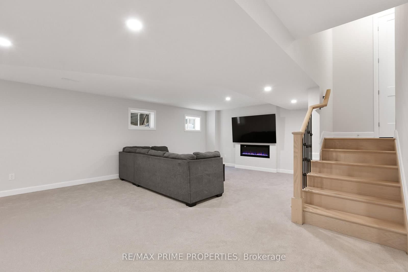 820 MERCIER Crescent thumbnail 34