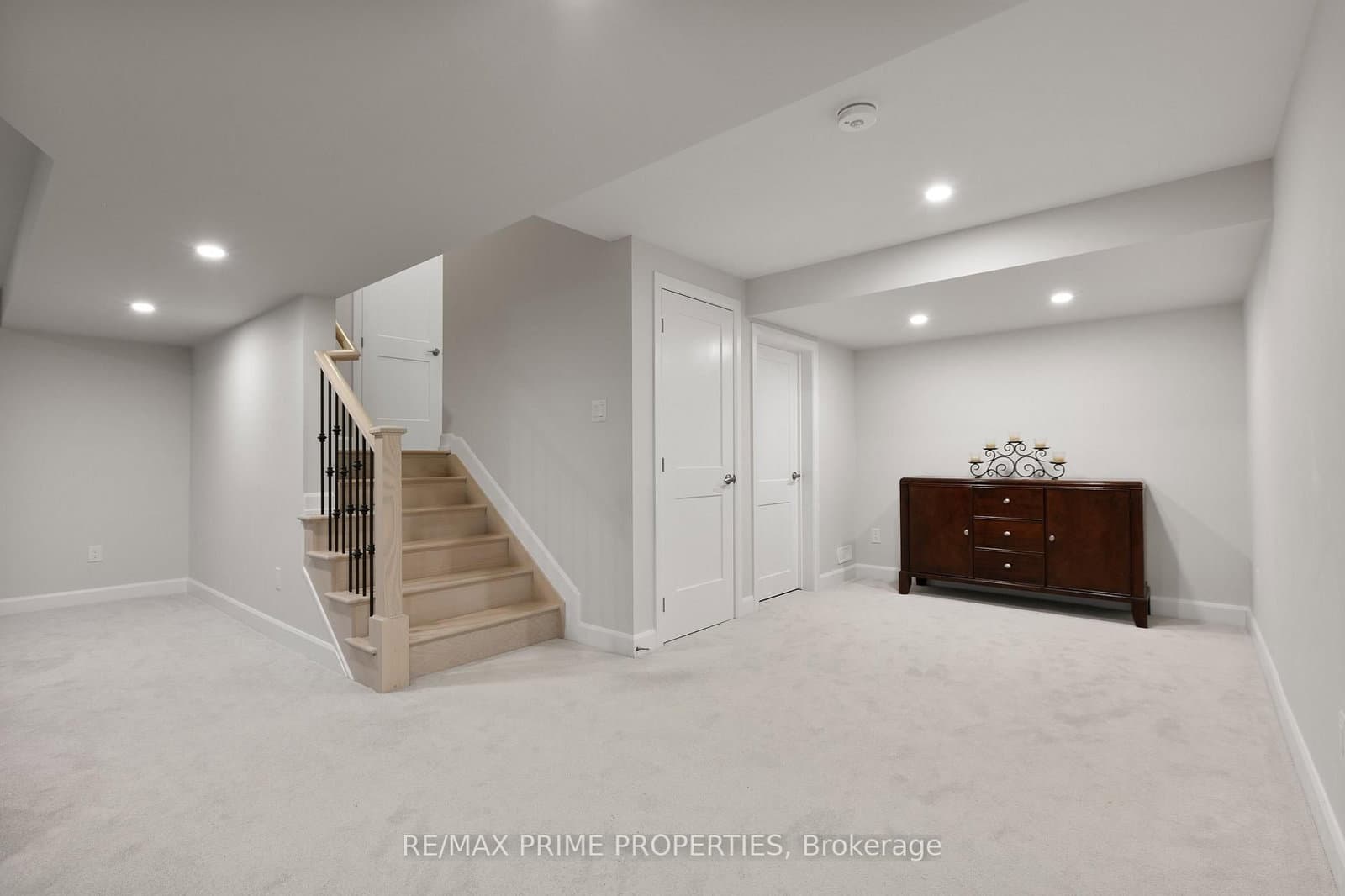 820 MERCIER Crescent thumbnail 40