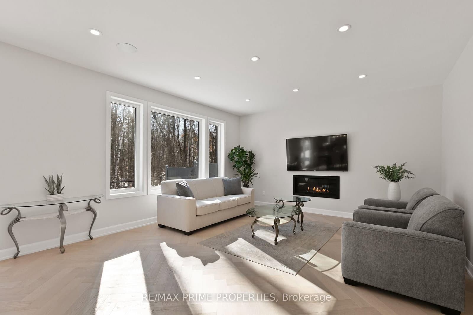 820 MERCIER Crescent thumbnail 8
