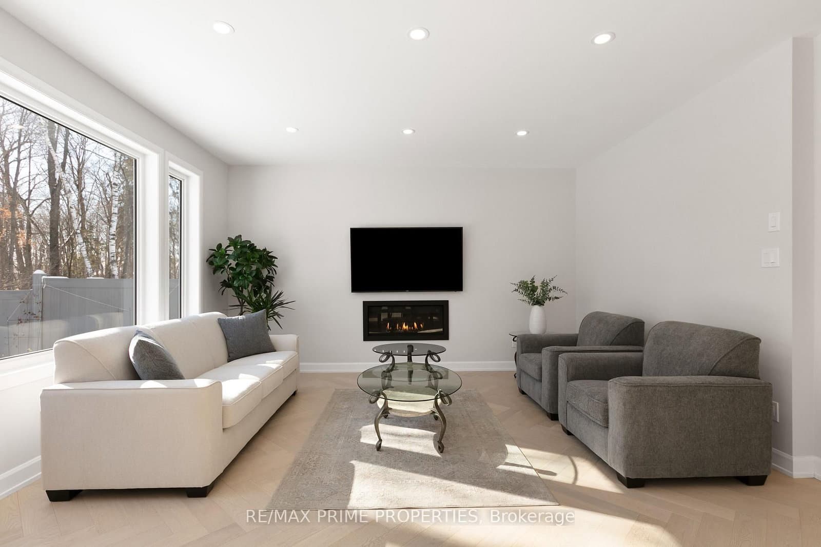 820 MERCIER Crescent thumbnail 9