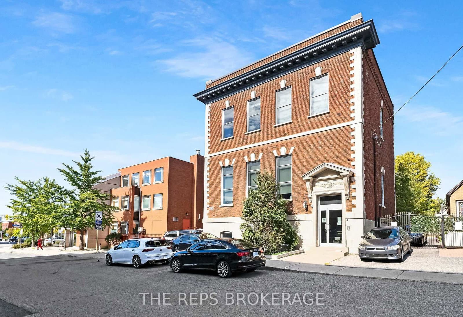 43-45 Eccles Street W thumbnail 3