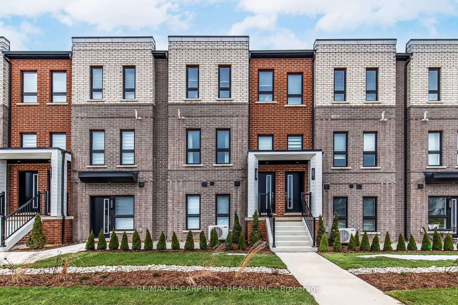 90 Skinner Road, Unit 6 - Image 1