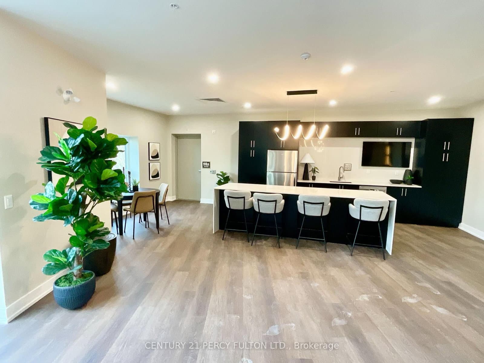 1100 Lackner Place, Unit 303 thumbnail 3