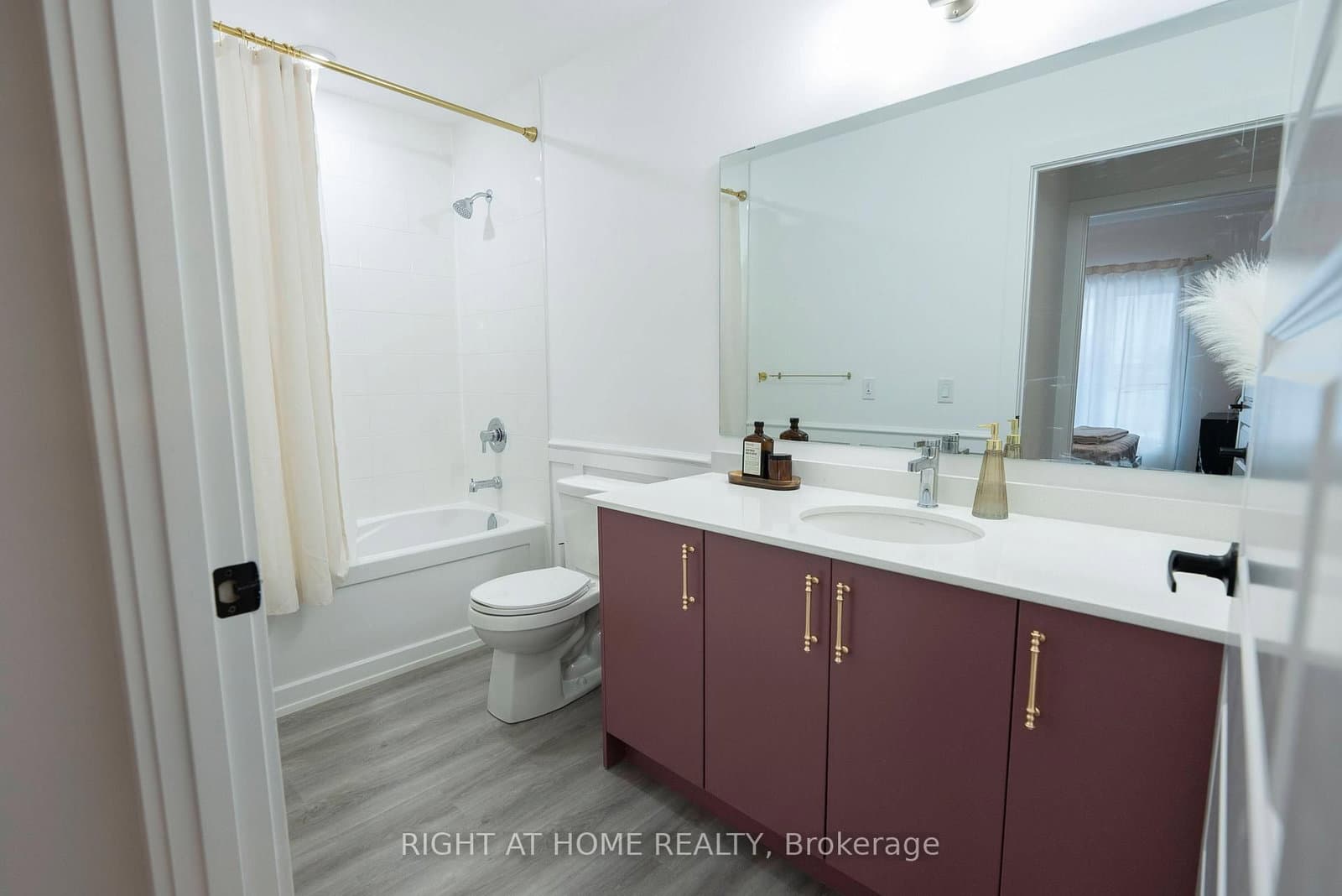 1000 Lackner Place E, Unit 302 thumbnail 7