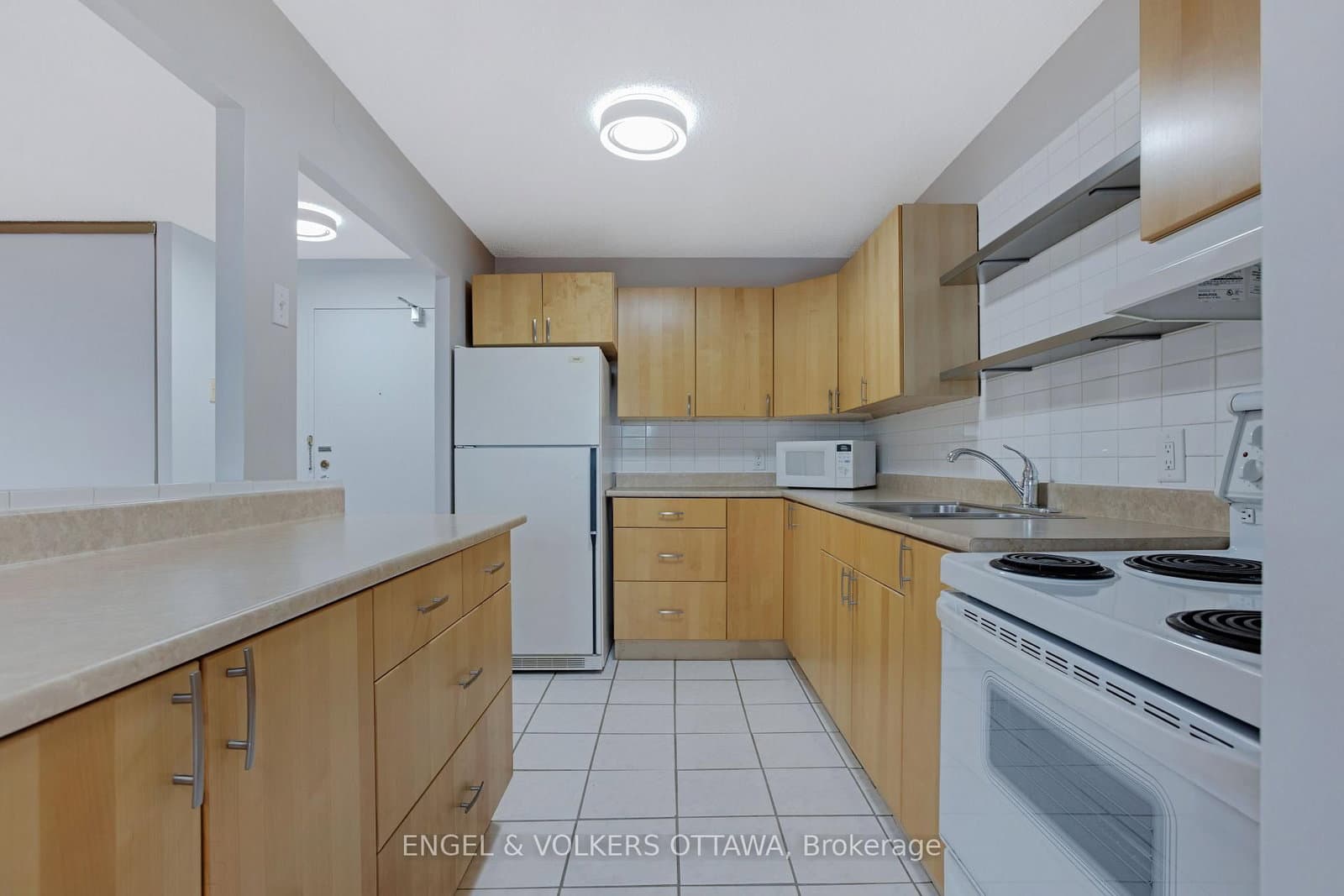 665 Bathgate Drive, Unit 301 thumbnail 11