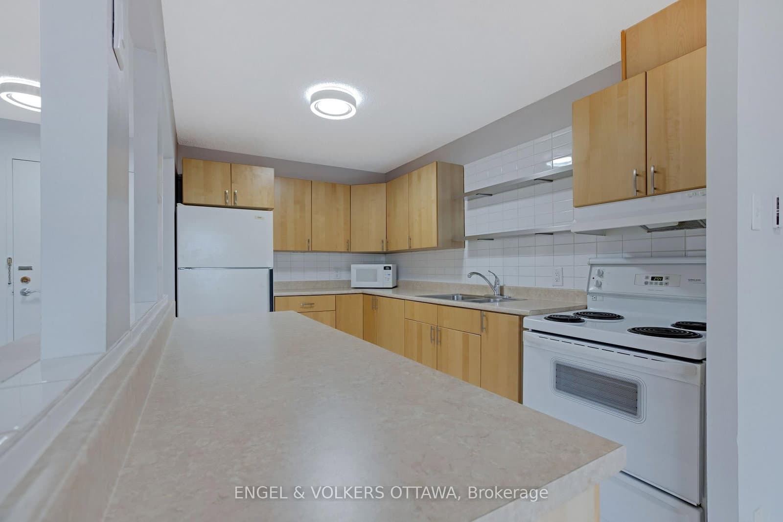 665 Bathgate Drive, Unit 301 thumbnail 12