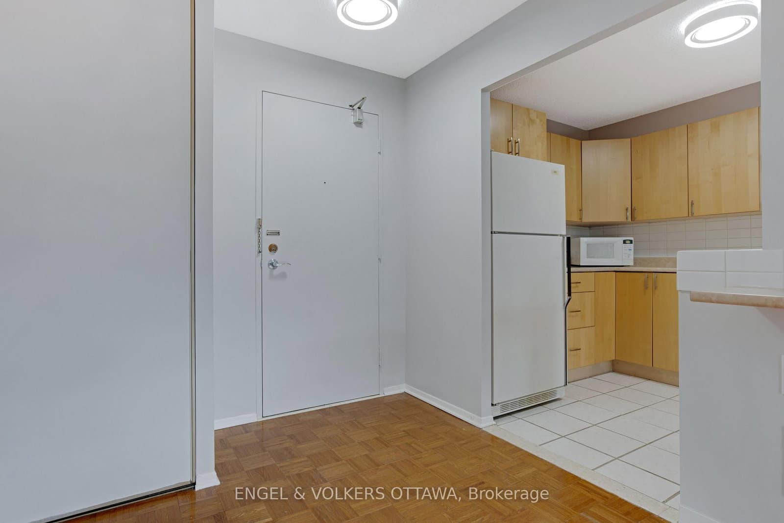 665 Bathgate Drive, Unit 301 thumbnail 3