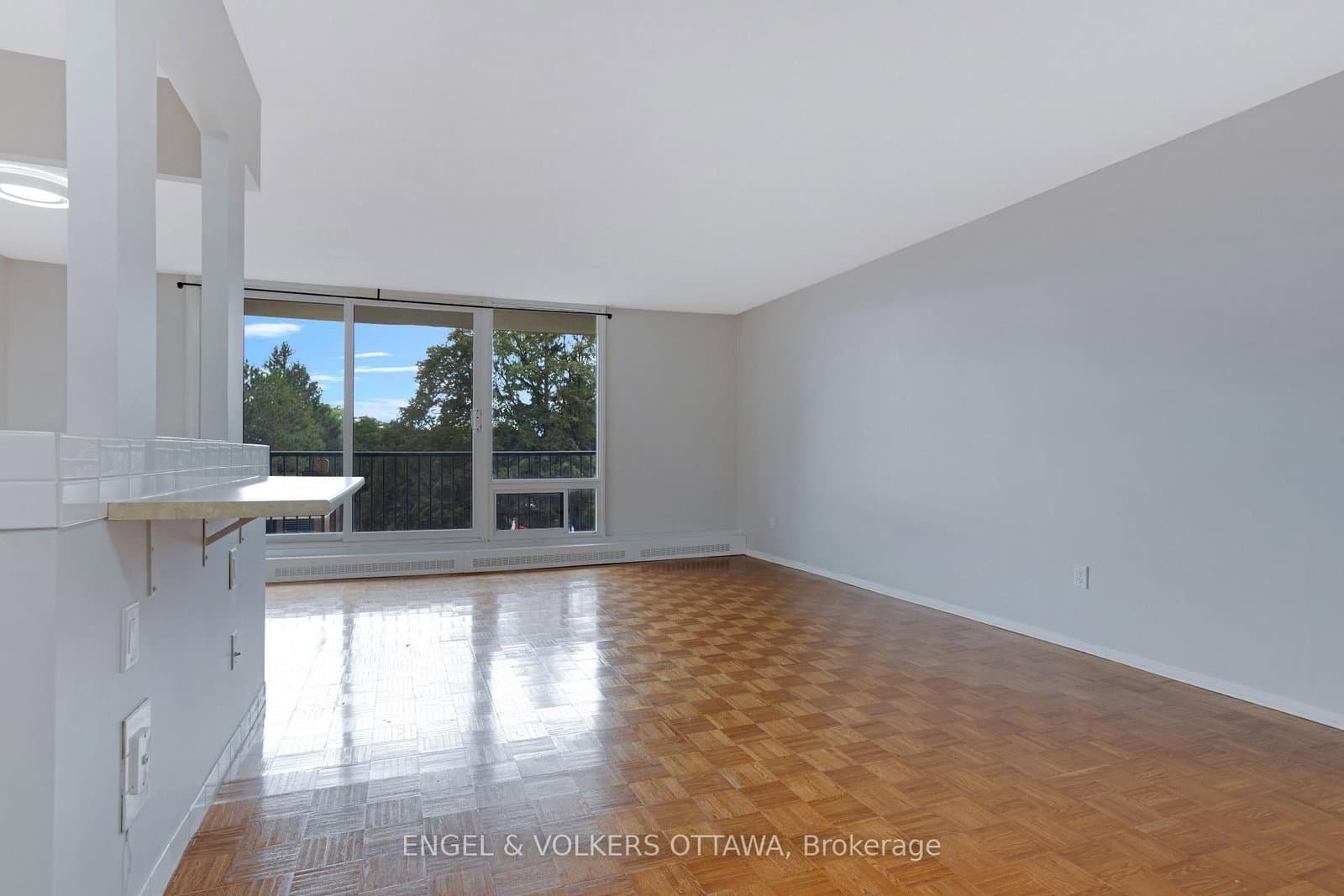 665 Bathgate Drive, Unit 301 thumbnail 4