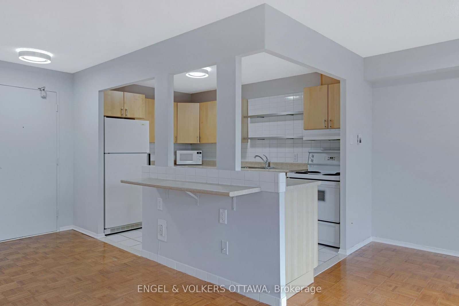 665 Bathgate Drive, Unit 301 thumbnail 8