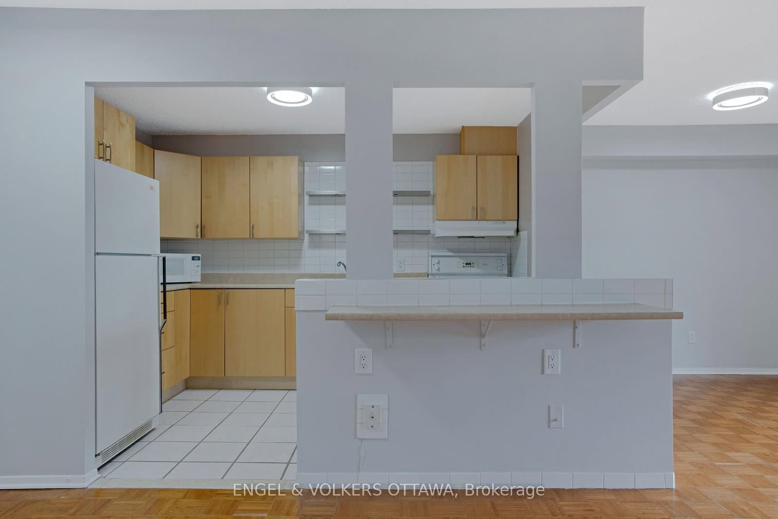 665 Bathgate Drive, Unit 301 thumbnail 9