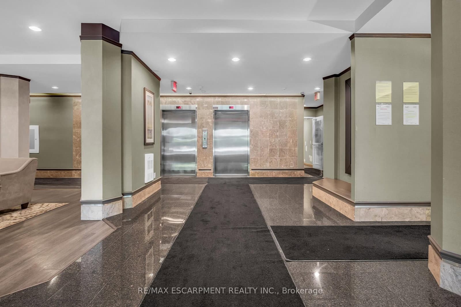 67 Caroline Street S, Unit 203 thumbnail 3